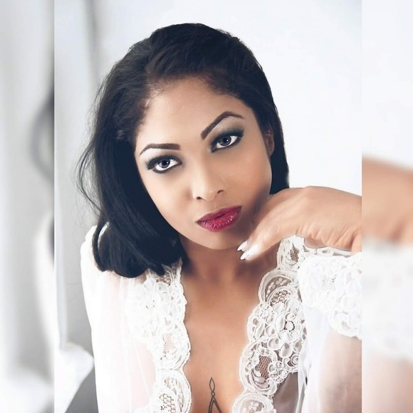 BOOKMARK MY CLOSET 🥰🙌😁 - Picture 1 of 3